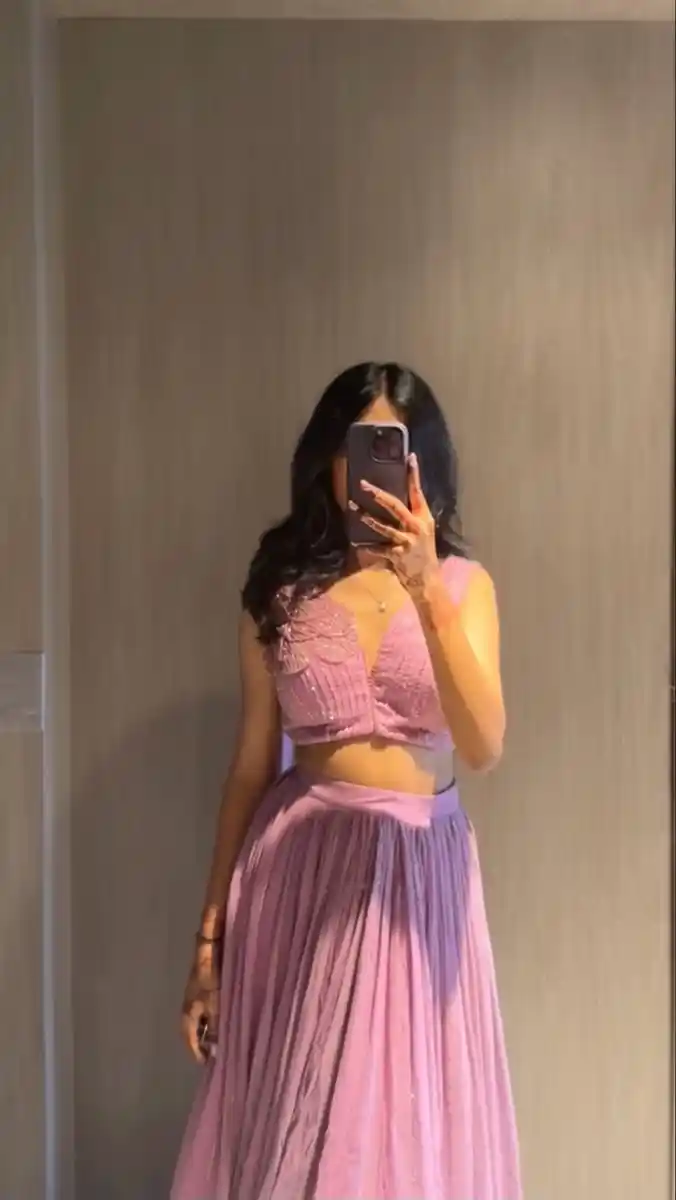 attractive instagram hidden face dp for girls