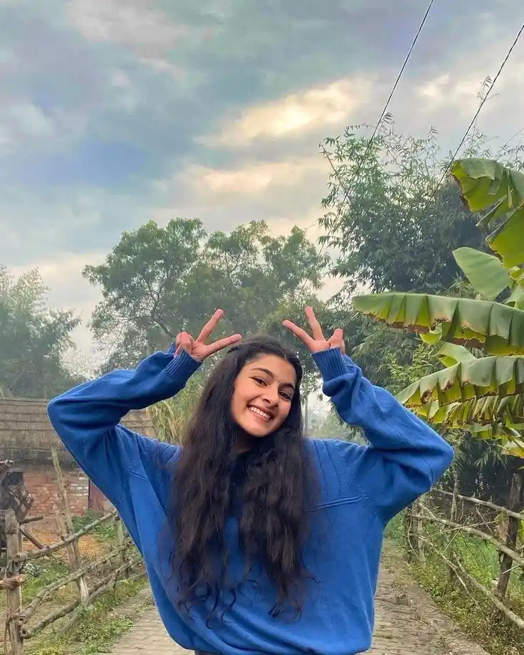 beautiful girl photo wallpaper