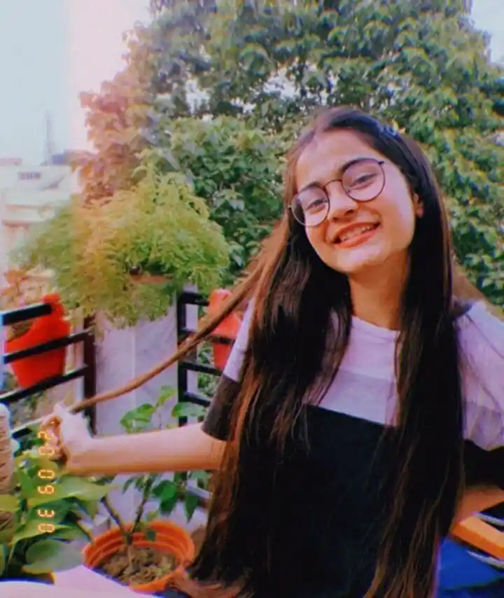 cartoon-cute-girl-dp-for-instagram