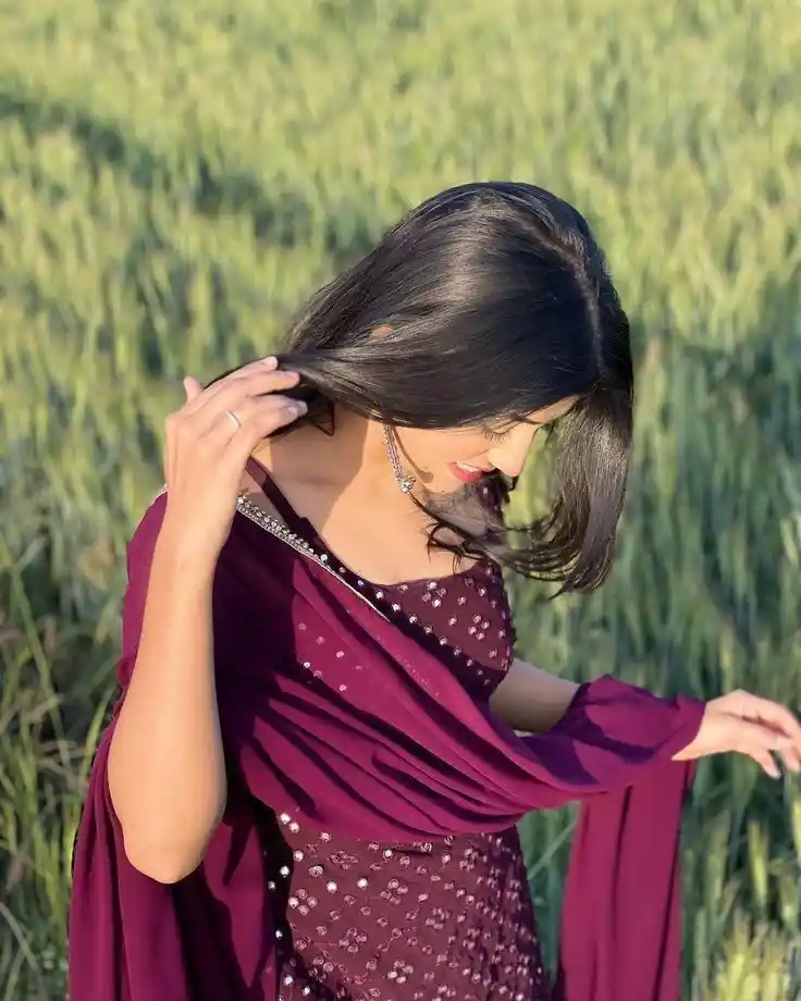 cute-girl-pic-aesthetic