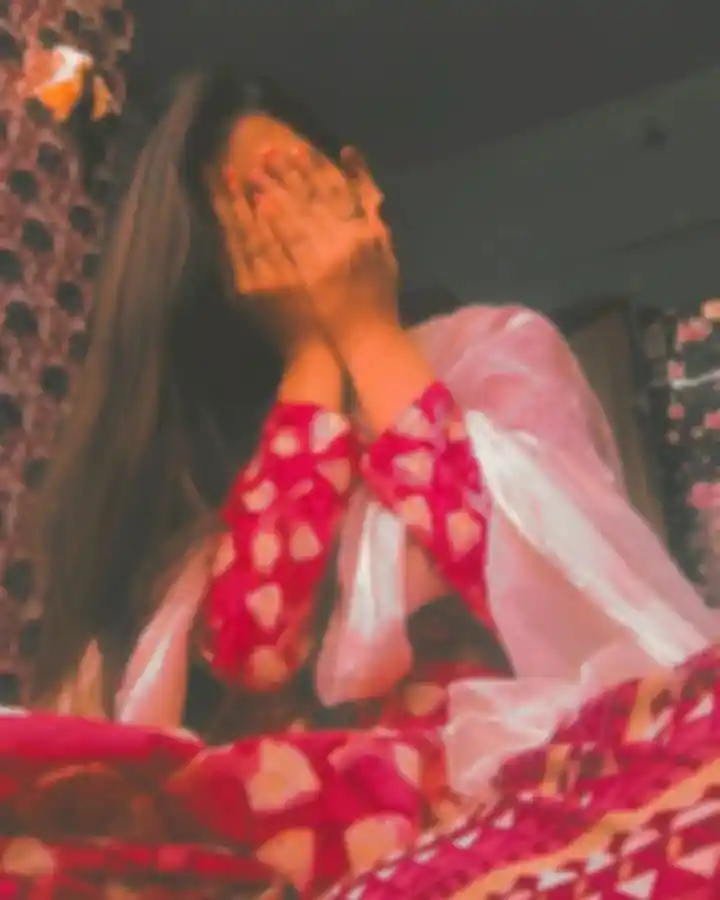 cute hidden face girl dp