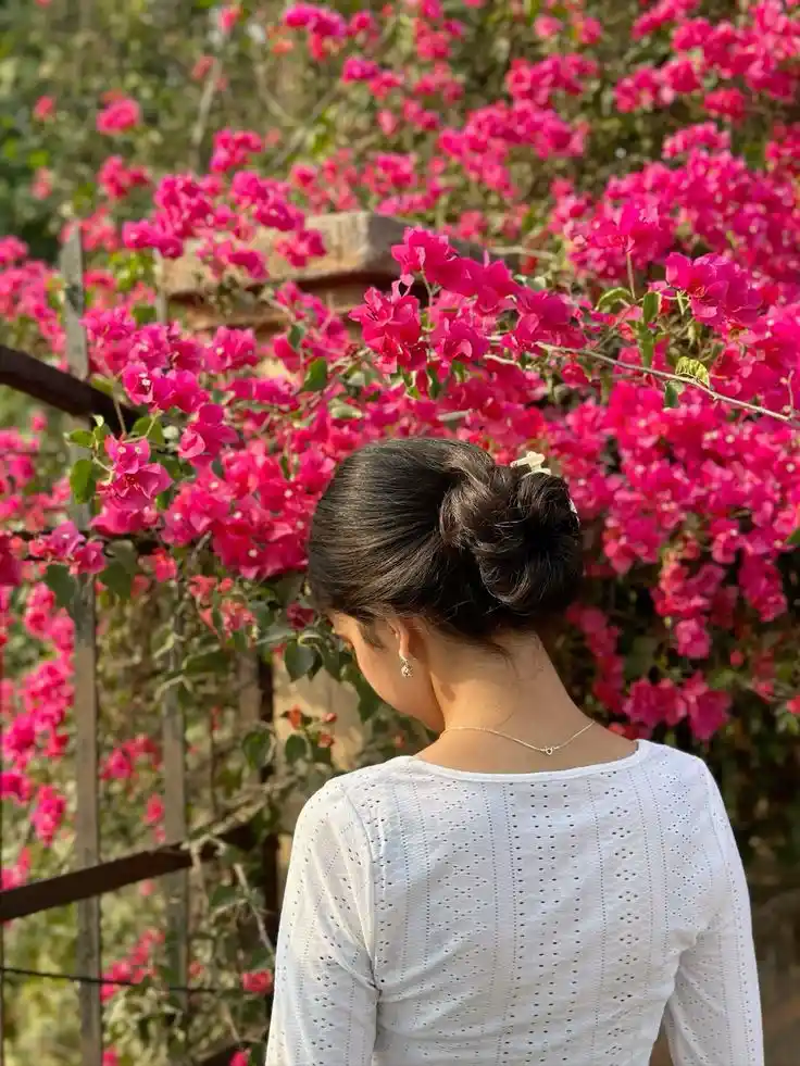 girl and boy hide face pic