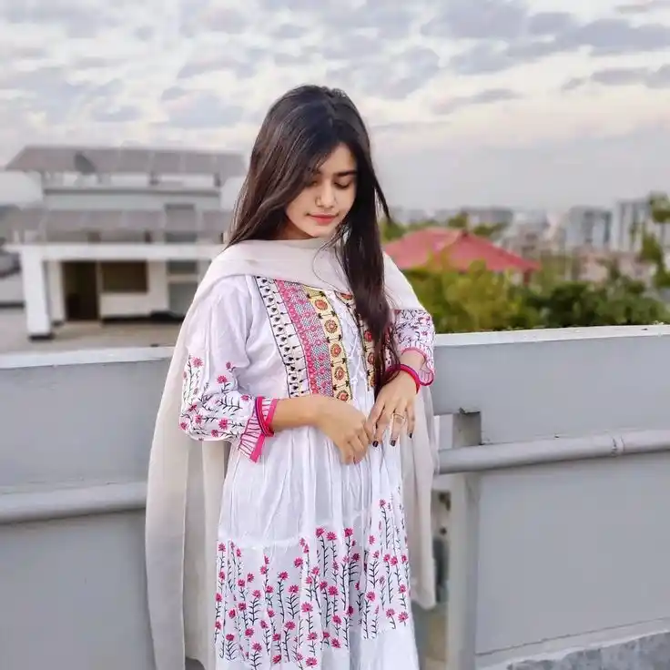 girl-pic-black-and-white