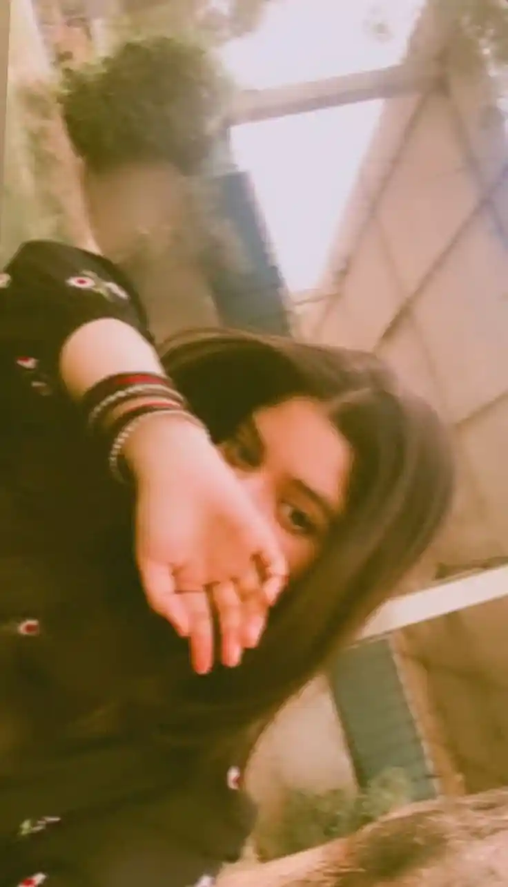 hidden face dp for girls curly hair