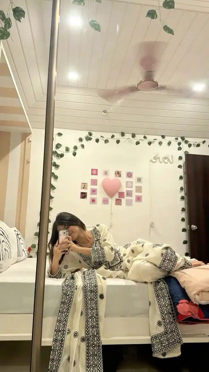 hidden face girl dp aesthetic