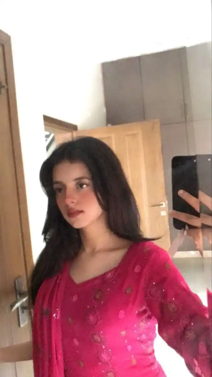 hide face girl pic aesthetic