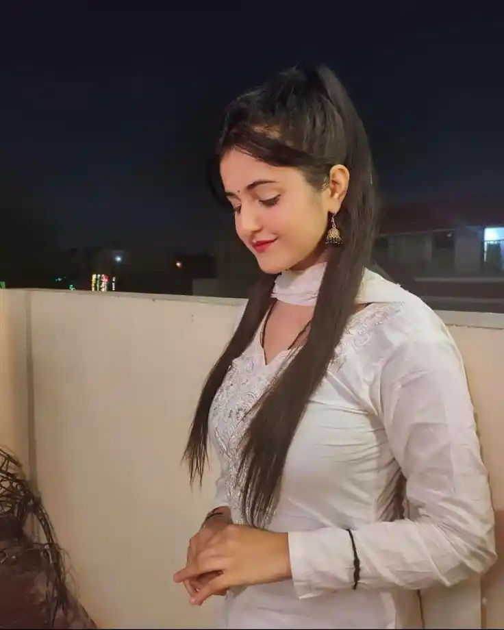 ladki ka dp achcha wala