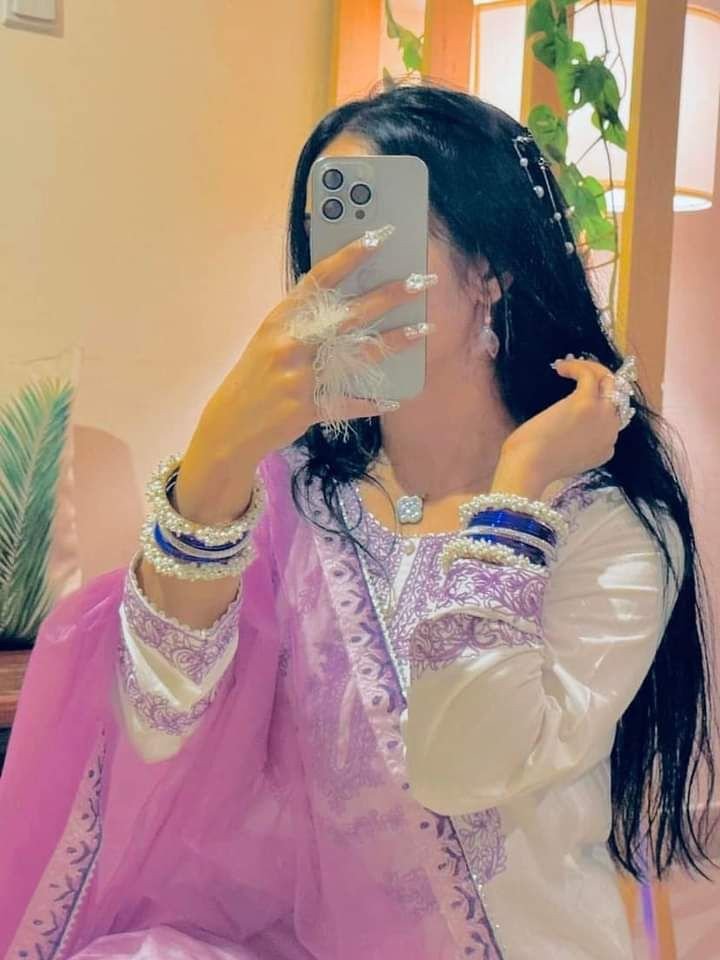 Hidden Face Dp for Girls