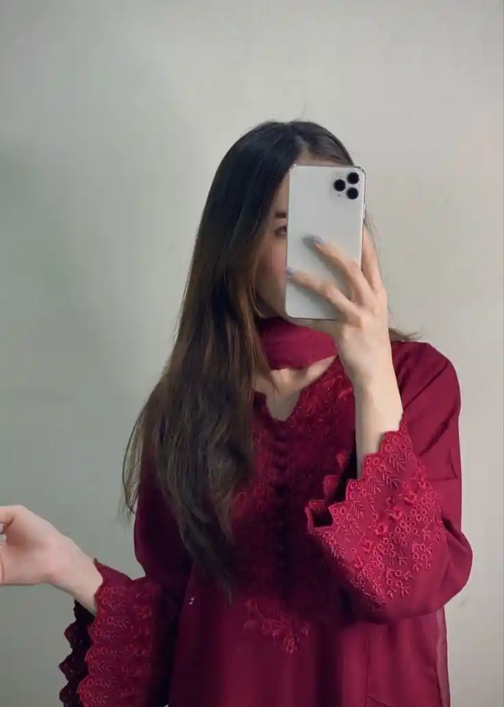 black mirror selfie dp 51