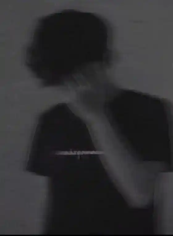 blur face instagram story