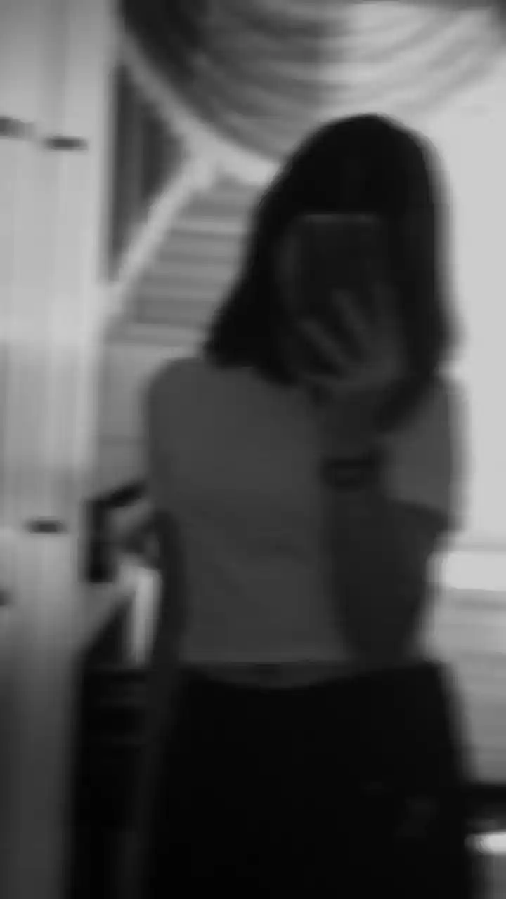 blur photo girl dp instagram aesthetic 1