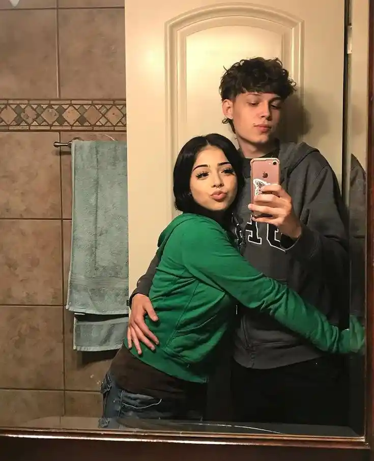 boy girl hand pic love dp for instagram