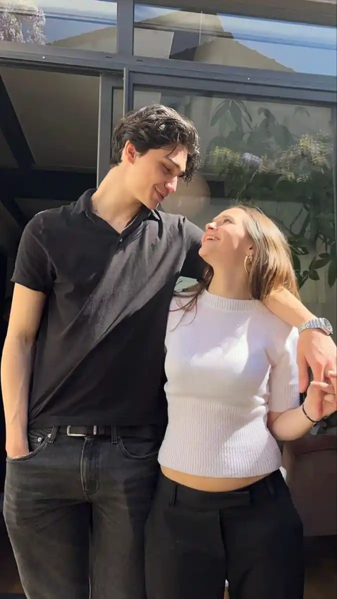 couple dp black colour