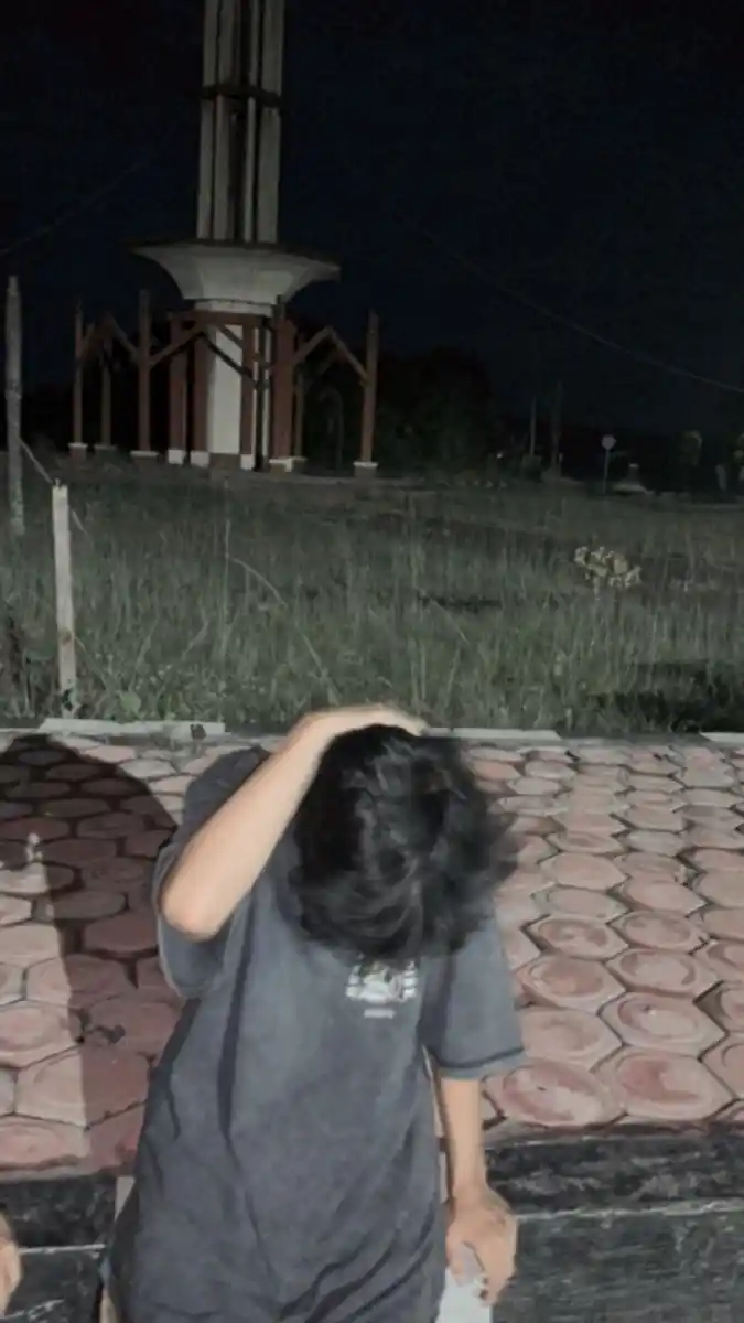 crying sad anime boy 1