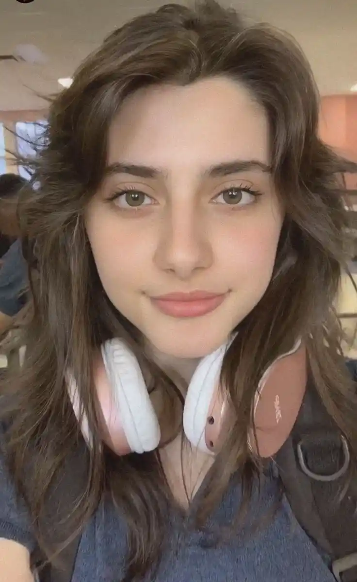 whatsapp dp girl attitude pic 48